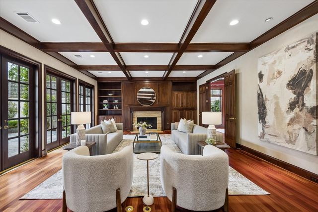 22 Eaton Square, Houston, TX 77027