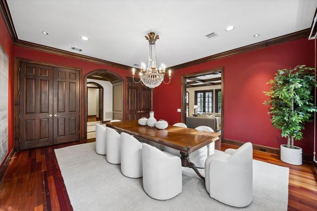 22 Eaton Square, Houston, TX 77027