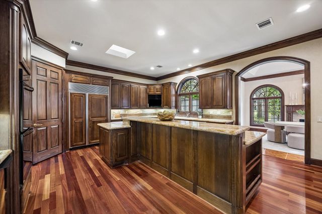 22 Eaton Square, Houston, TX 77027