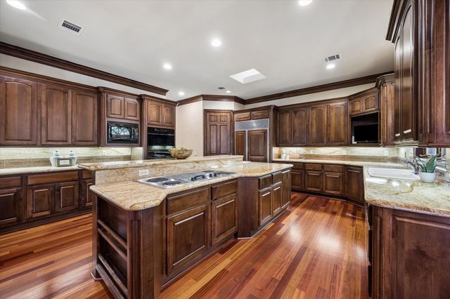 22 Eaton Square, Houston, TX 77027