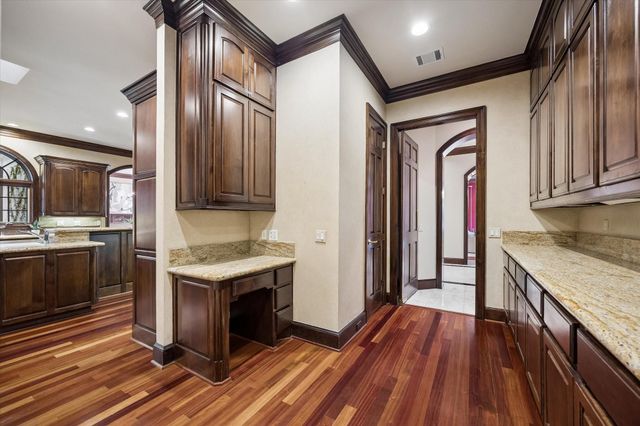 22 Eaton Square, Houston, TX 77027