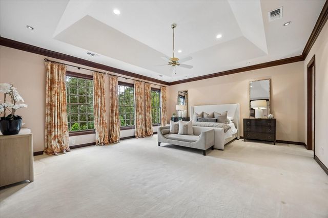 22 Eaton Square, Houston, TX 77027