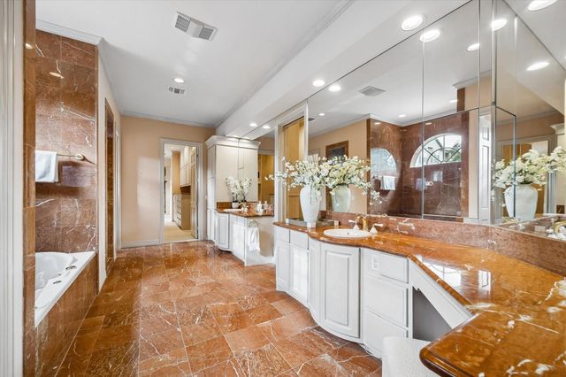22 Eaton Square, Houston, TX 77027