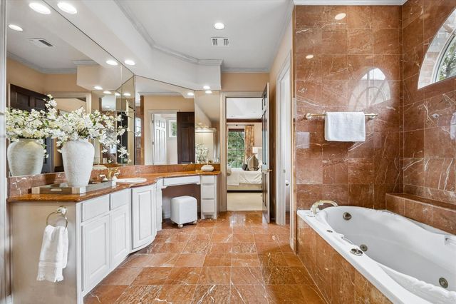 22 Eaton Square, Houston, TX 77027
