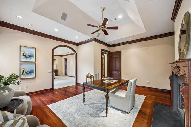 22 Eaton Square, Houston, TX 77027