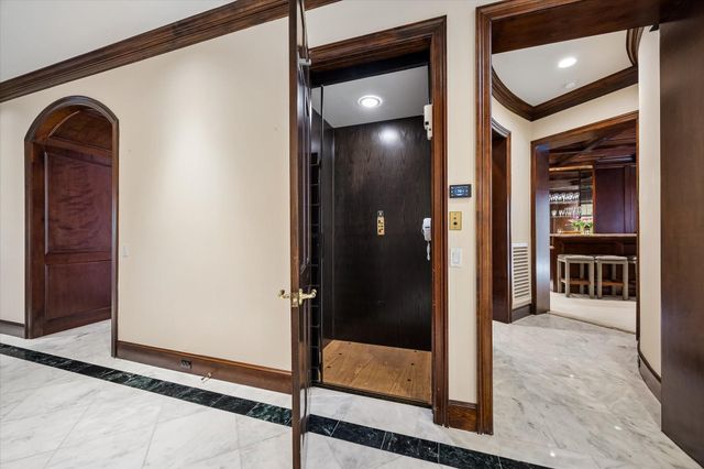 22 Eaton Square, Houston, TX 77027