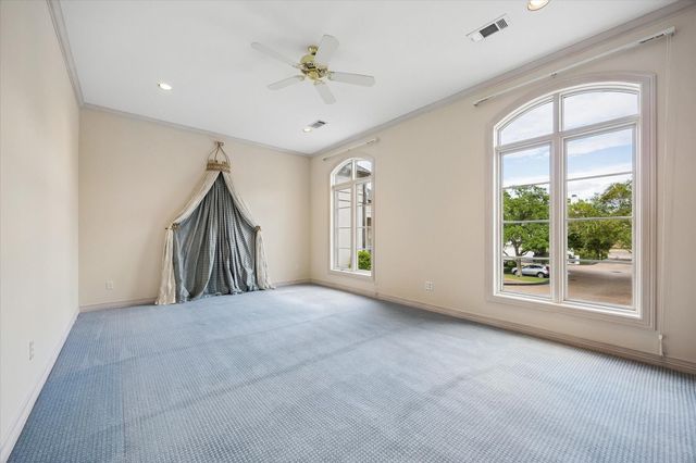 22 Eaton Square, Houston, TX 77027