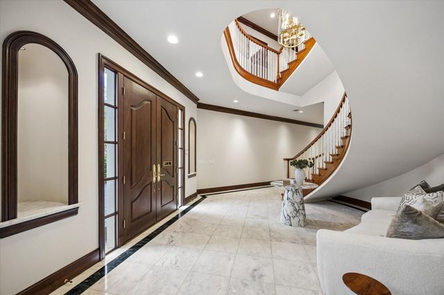 22 Eaton Square, Houston, TX 77027