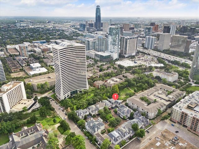 22 Eaton Square, Houston, TX 77027