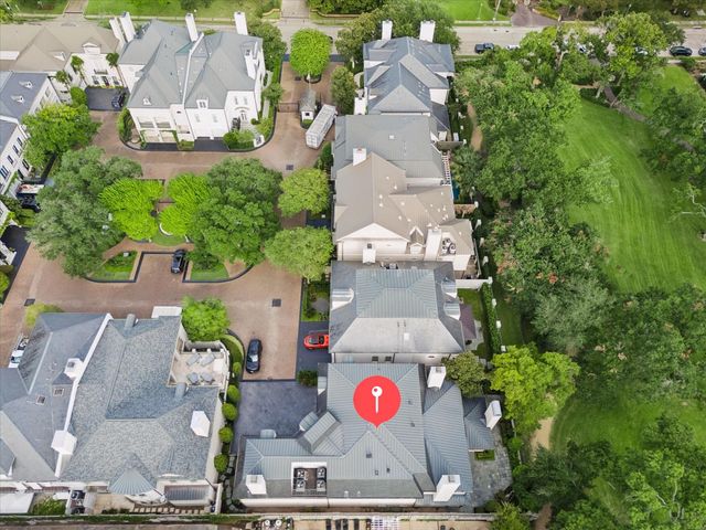 22 Eaton Square, Houston, TX 77027