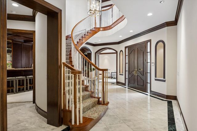 22 Eaton Square, Houston, TX 77027