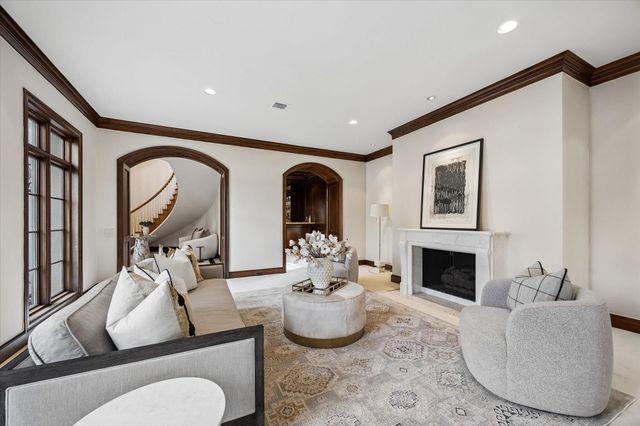 22 Eaton Square, Houston, TX 77027