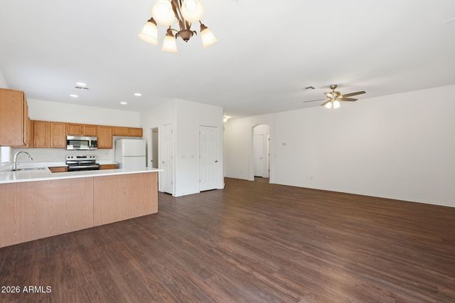 8829 W HILTON Avenue, Tolleson, AZ 85353