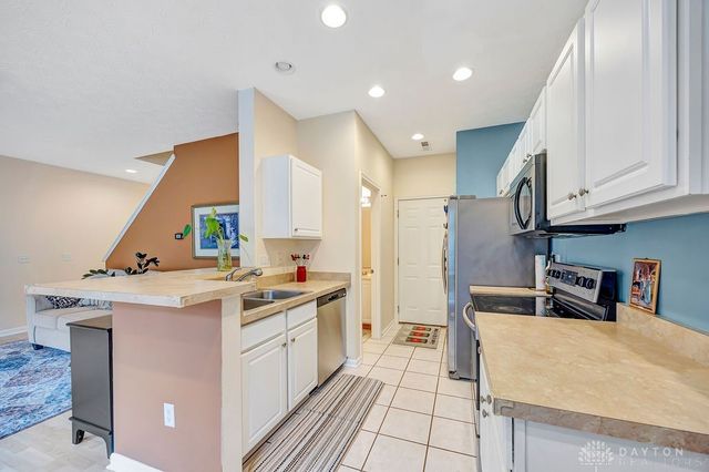 9251 Great Lakes Circle, Dayton, OH 45458