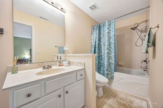 9251 Great Lakes Circle, Dayton, OH 45458