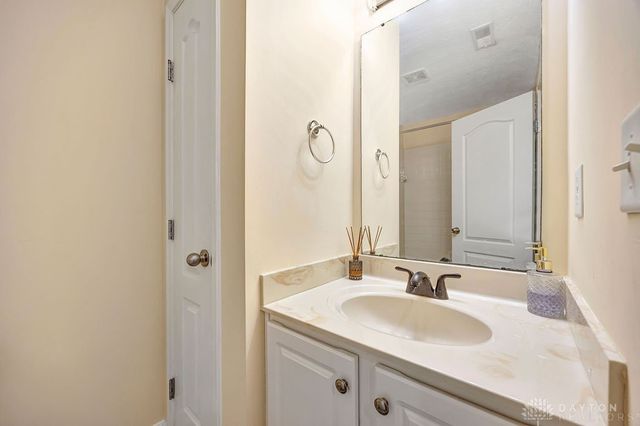 9251 Great Lakes Circle, Dayton, OH 45458