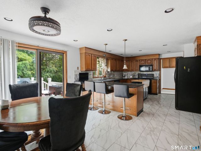85 Village Lane, Windsor, CT 06095