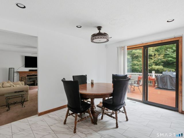 85 Village Lane, Windsor, CT 06095