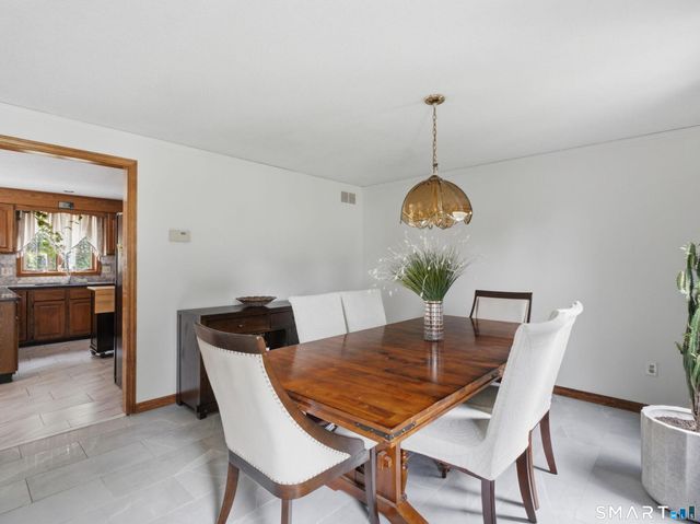 85 Village Lane, Windsor, CT 06095