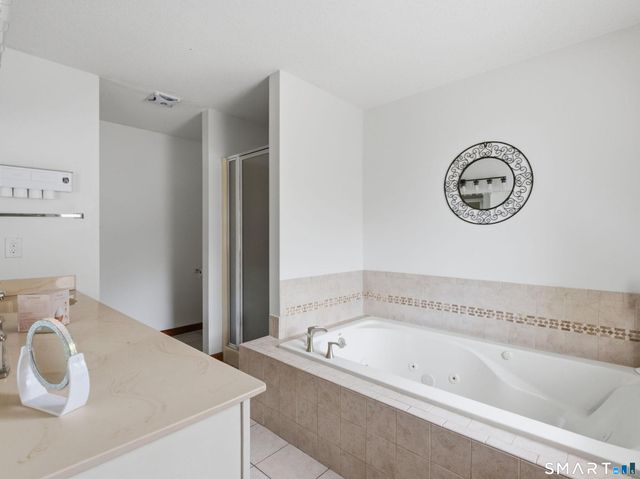 85 Village Lane, Windsor, CT 06095