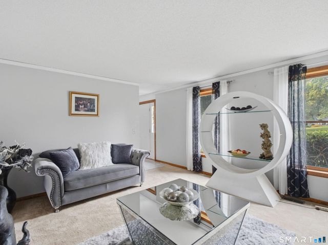 85 Village Lane, Windsor, CT 06095