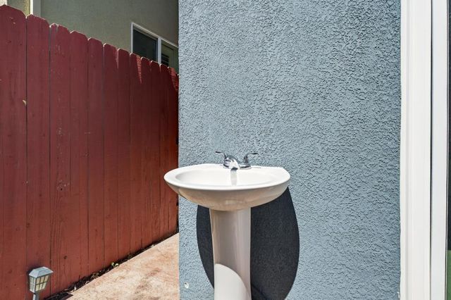 9058 Albarino Way, Sacramento, CA 95829