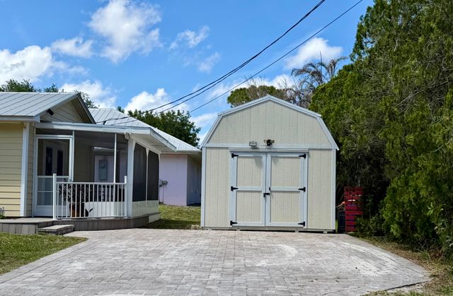 2326 SW 15th St Street SW, Vero Beach, FL 32962