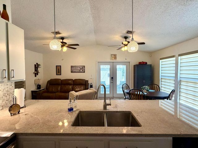 2326 SW 15th St Street SW, Vero Beach, FL 32962