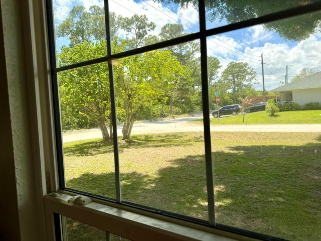 2326 SW 15th St Street SW, Vero Beach, FL 32962