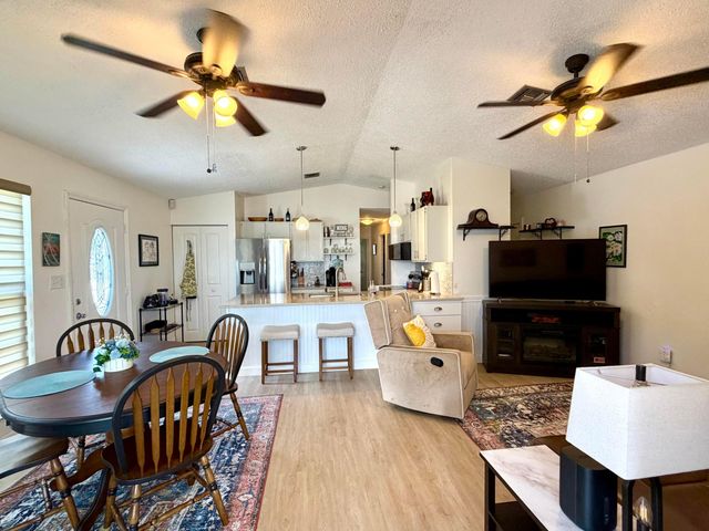 2326 SW 15th St Street SW, Vero Beach, FL 32962