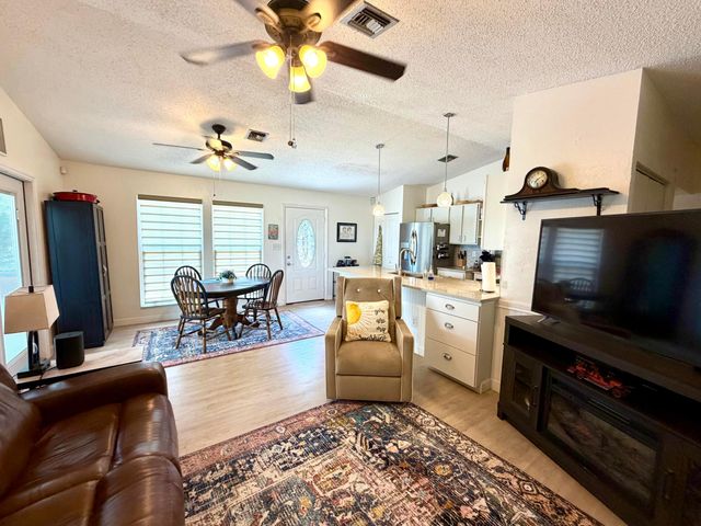 2326 SW 15th St Street SW, Vero Beach, FL 32962