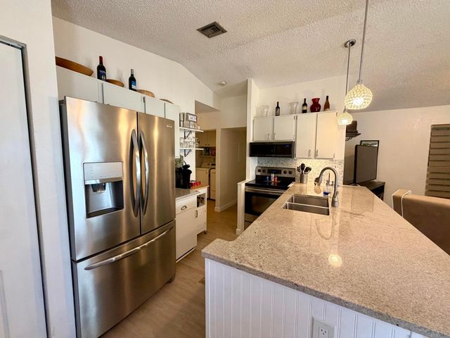 2326 SW 15th St Street SW, Vero Beach, FL 32962