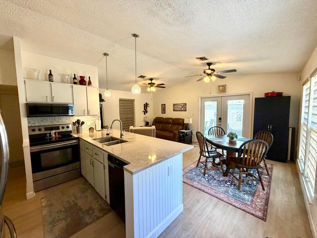 2326 SW 15th St Street SW, Vero Beach, FL 32962