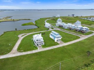 10814 Sweetwater Cove Boulevard, Galveston, TX 77554