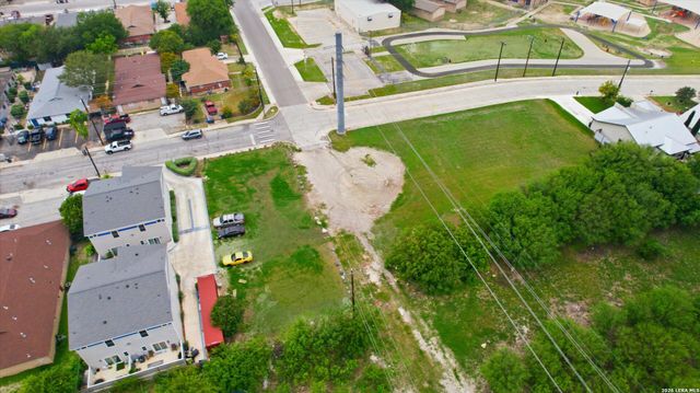1819 Silver Oaks, San Antonio, TX 78213