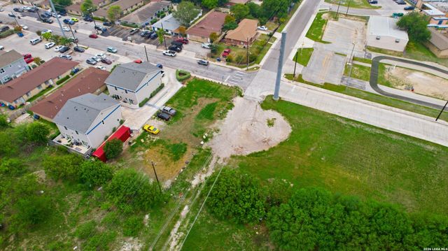1819 Silver Oaks, San Antonio, TX 78213