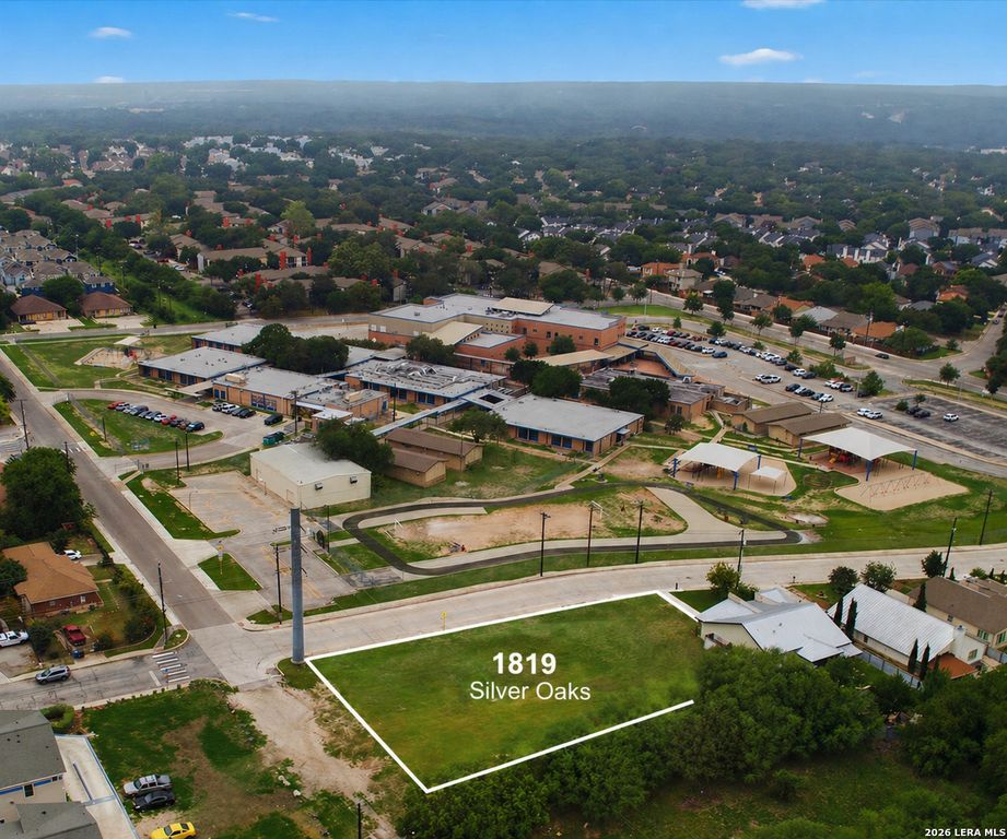 1819 Silver Oaks, San Antonio, TX 78213