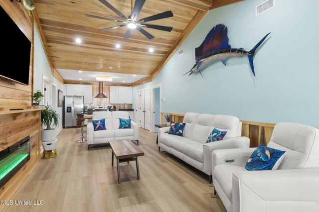 1002 E Beach Boulevard, Long Beach, MS 39560