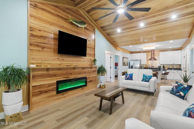 1002 E Beach Boulevard, Long Beach, MS 39560