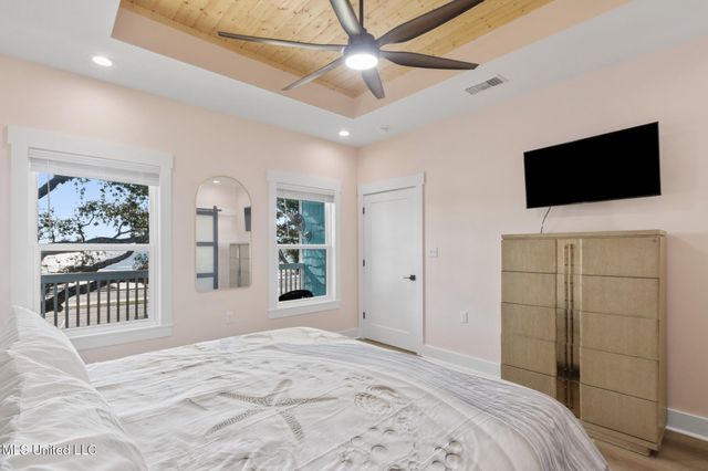 1002 E Beach Boulevard, Long Beach, MS 39560