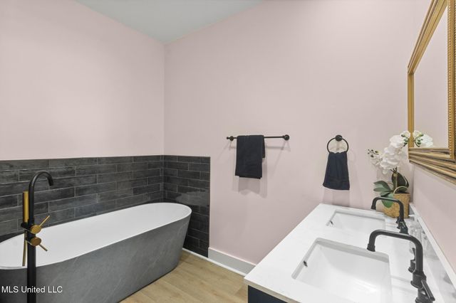 1002 E Beach Boulevard, Long Beach, MS 39560