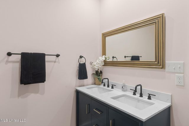 1002 E Beach Boulevard, Long Beach, MS 39560