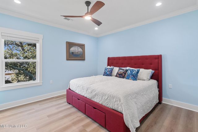 1002 E Beach Boulevard, Long Beach, MS 39560