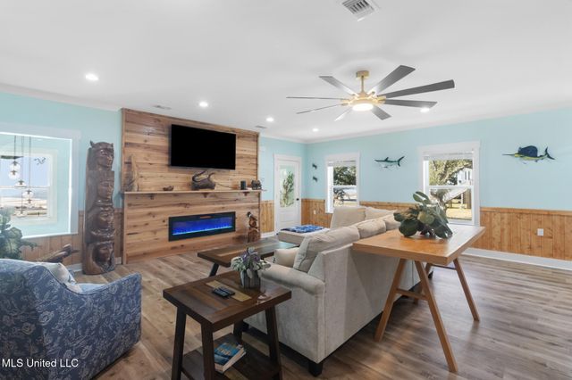 1002 E Beach Boulevard, Long Beach, MS 39560