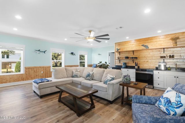 1002 E Beach Boulevard, Long Beach, MS 39560