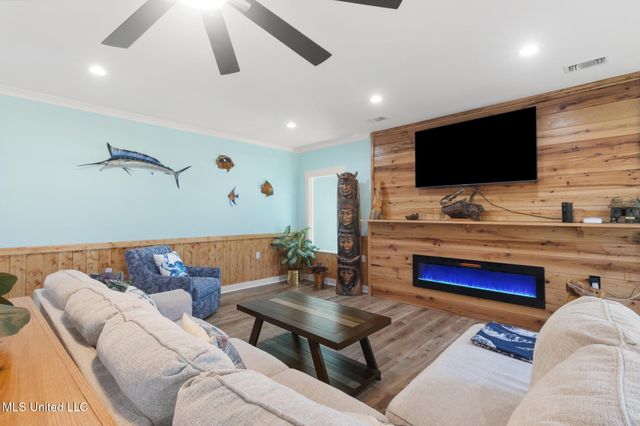 1002 E Beach Boulevard, Long Beach, MS 39560