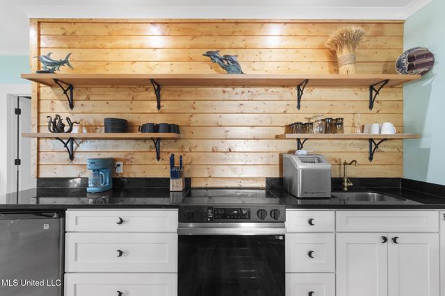 1002 E Beach Boulevard, Long Beach, MS 39560