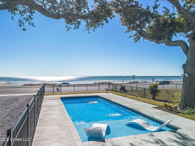 1002 E Beach Boulevard, Long Beach, MS 39560