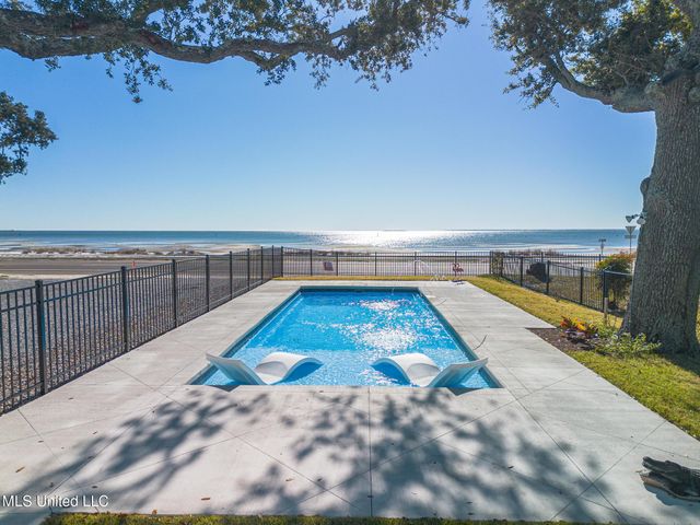 1002 E Beach Boulevard, Long Beach, MS 39560