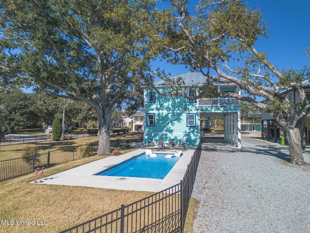 1002 E Beach Boulevard, Long Beach, MS 39560